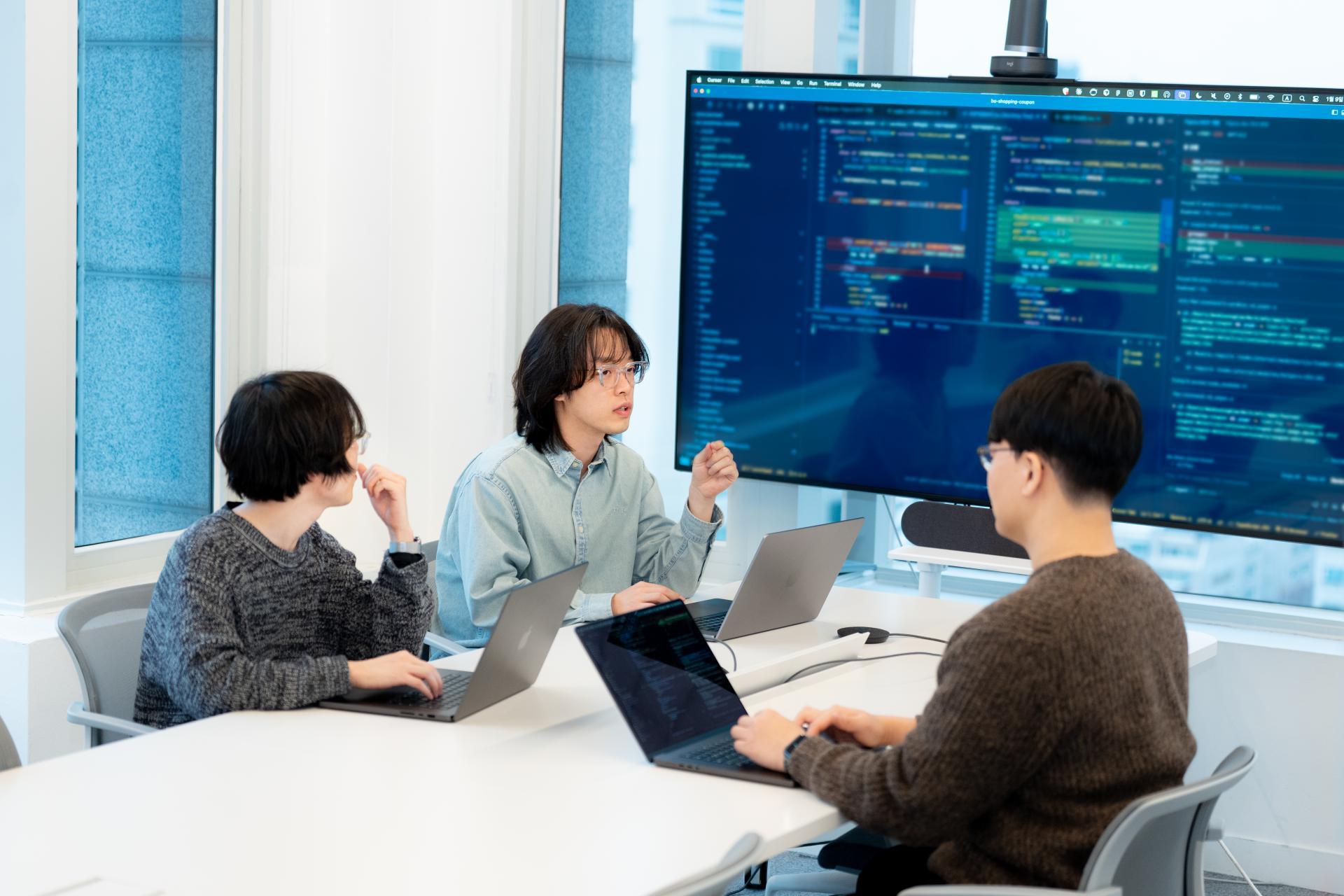AIサービスを開発する様子